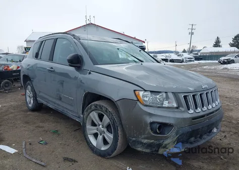 2013 Jeep Compass Latitude z USA, uszkodzony, nr VIN 1C4NJDEB3DD164393